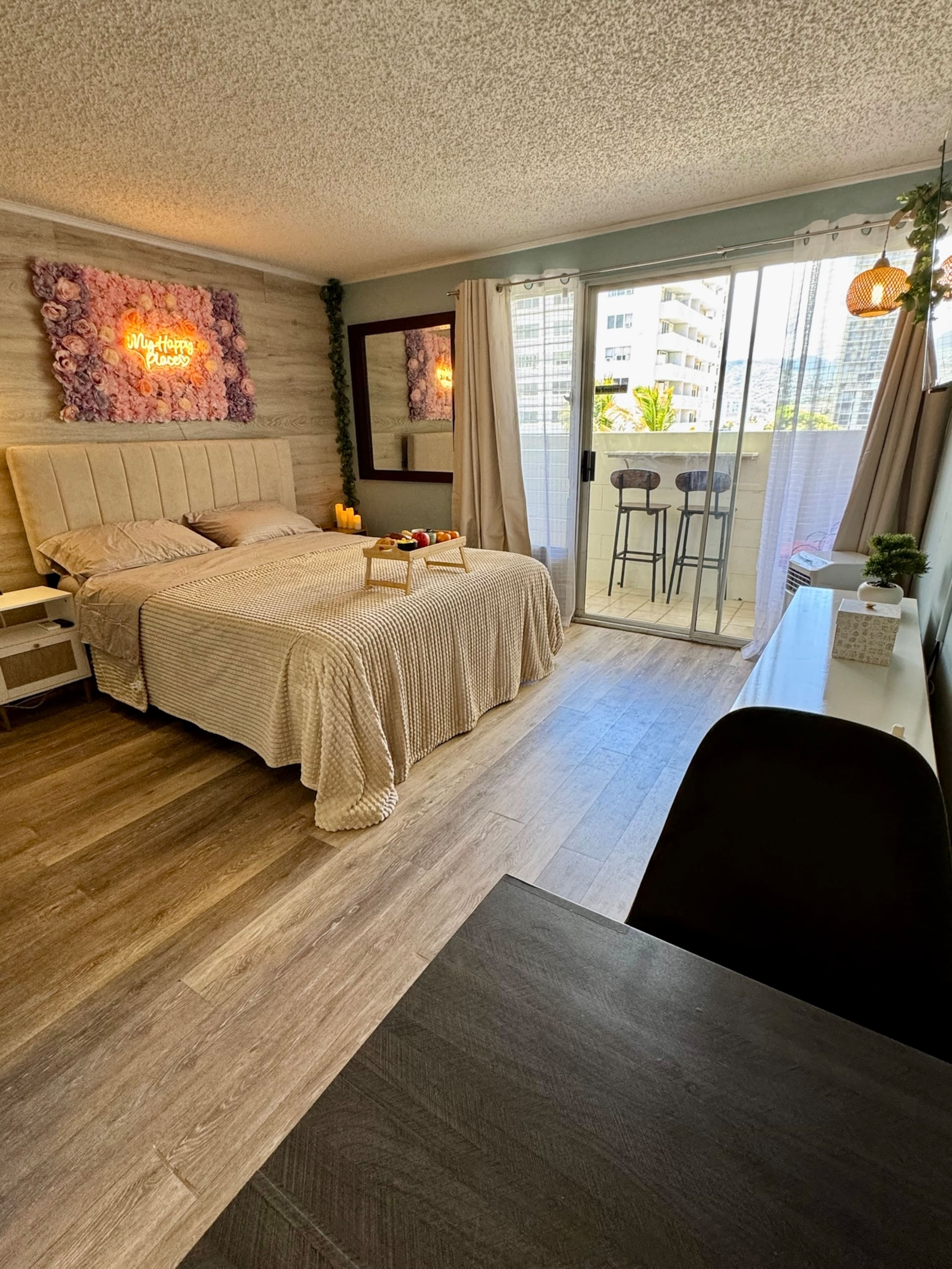 Condo in Honolulu · ★4.84 · 1 bedroom · 1 bed · 1 private bath - Image 1