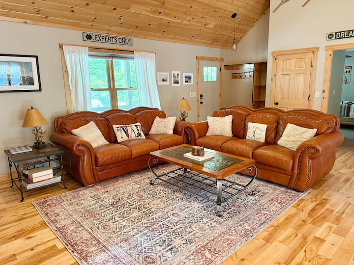 Modern Rustic Cabin With Hot Tub & Sauna - Bethel