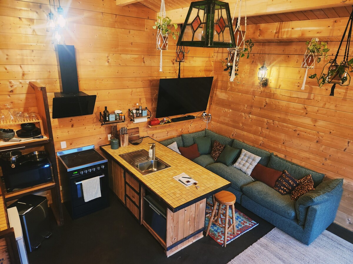Successful Airbnb property: Twizel Ecostays. Romantic retreat, hot tub, stars. in Canterbury