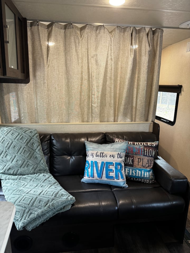 Manistee Riverside Cozy Camper - Michigan