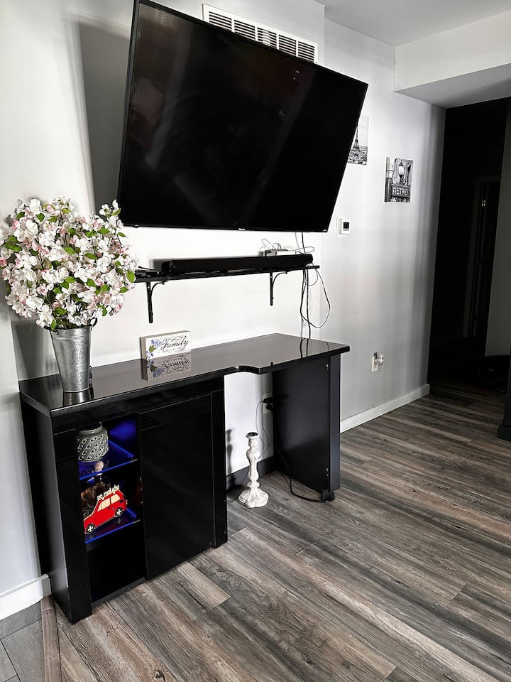 Spacious 2br W/ King Bed, Queen Bed And A Twin Bed - Lawrenceville, NJ