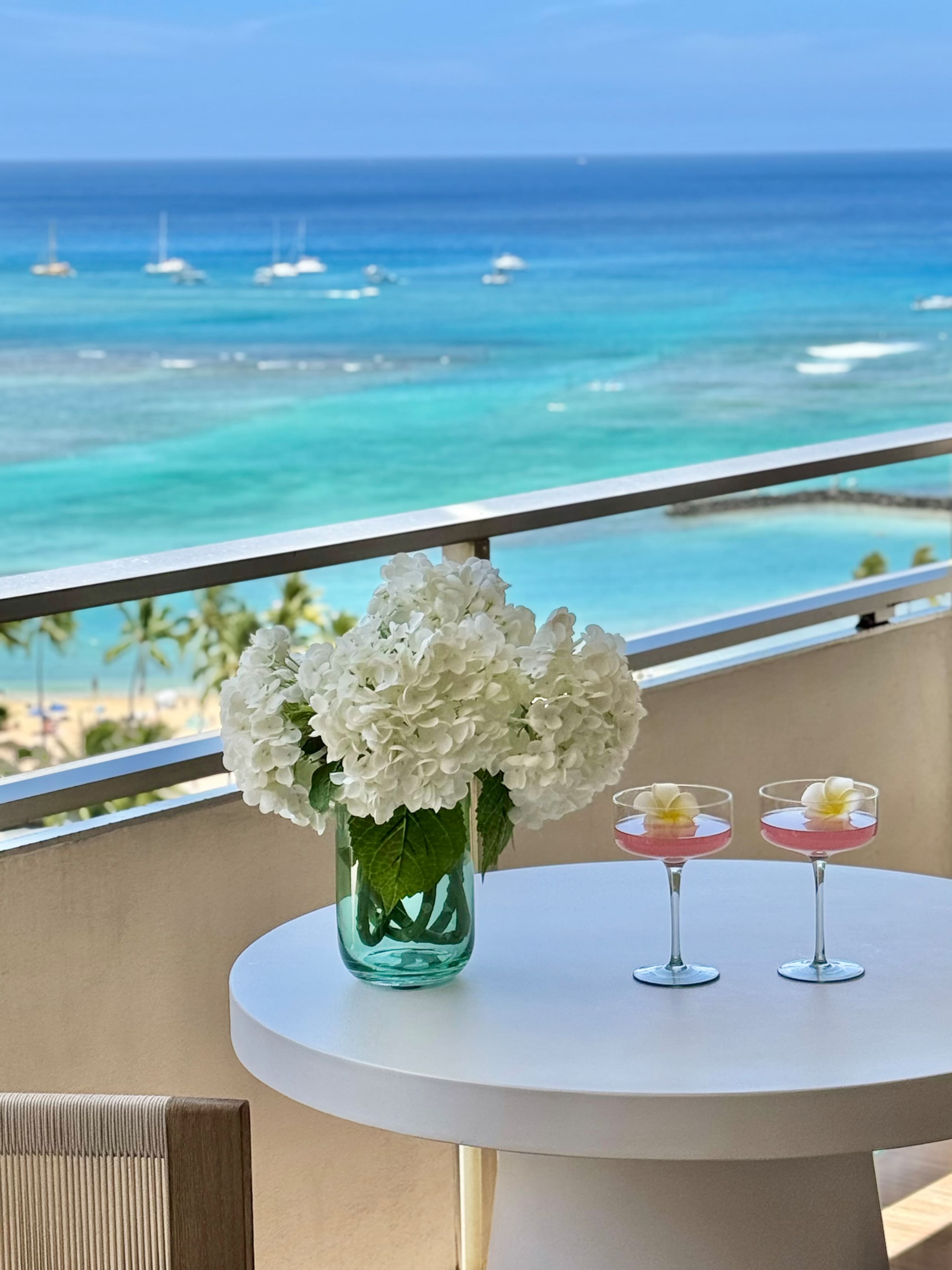 Condo in Honolulu · ★4.95 · 1 bedroom · 2 beds · 1 private bath - Image 4