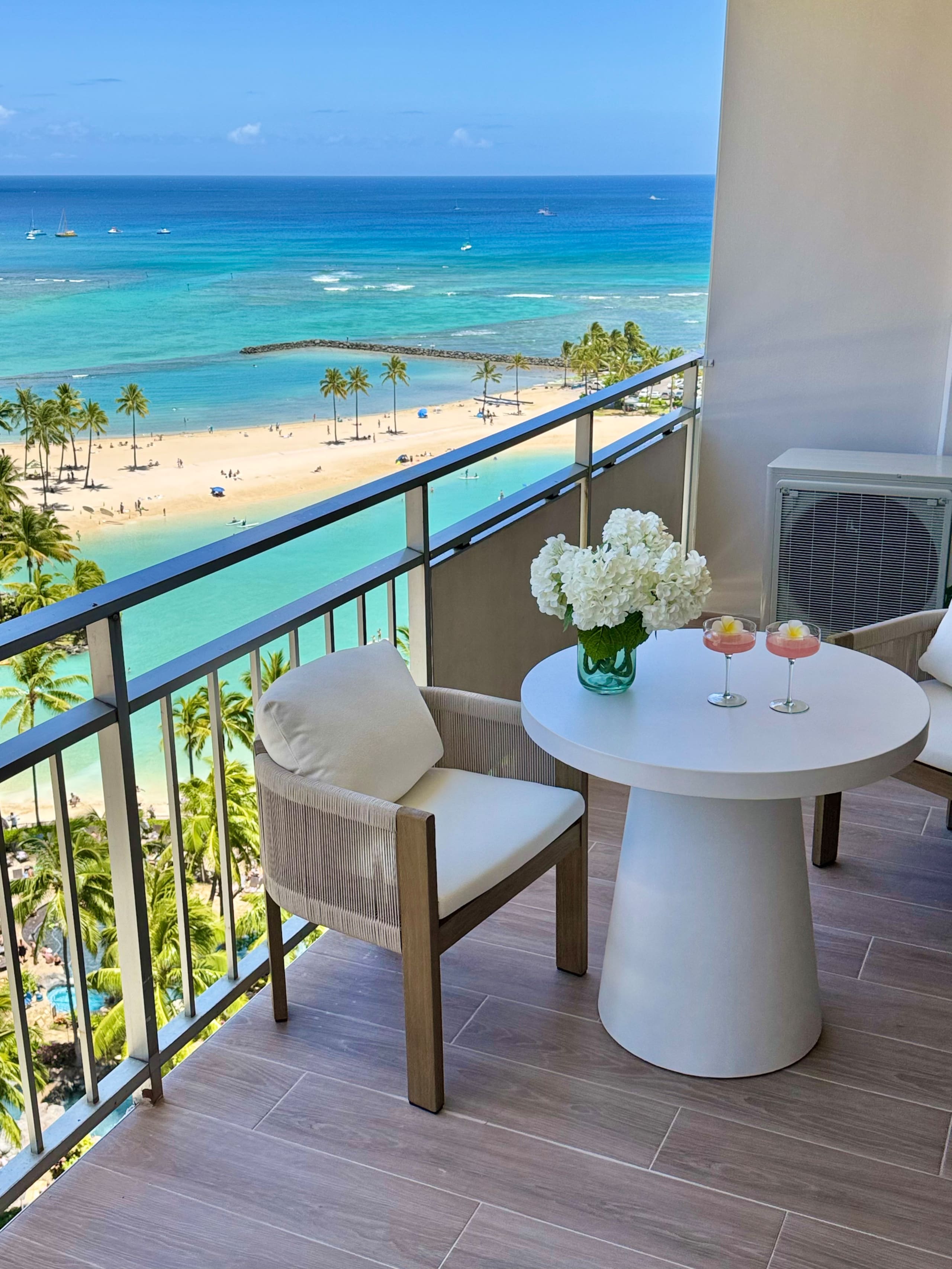 Condo in Honolulu · ★4.95 · 1 bedroom · 2 beds · 1 private bath - Image 3