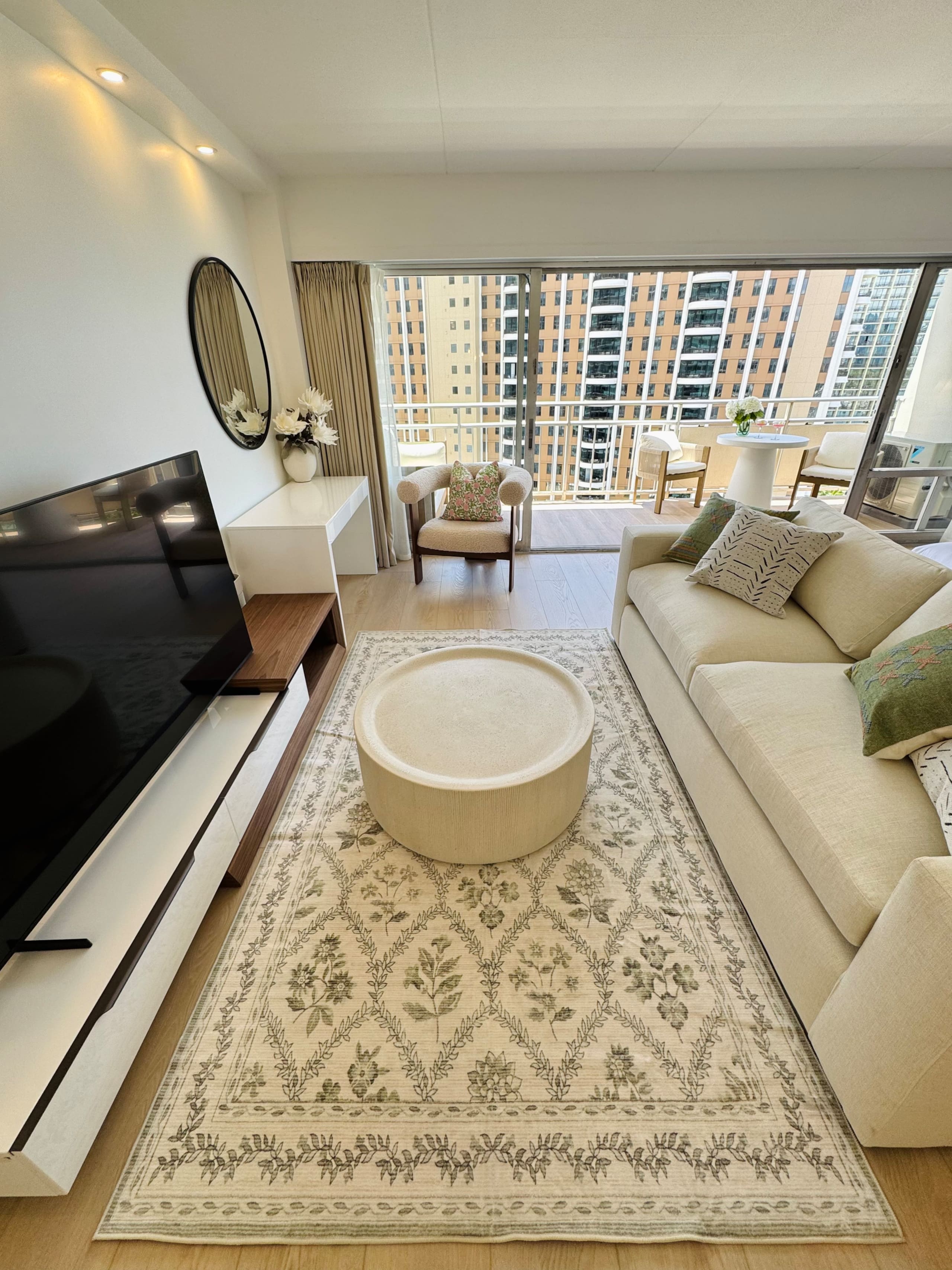 Condo in Honolulu · ★4.95 · 1 bedroom · 2 beds · 1 private bath - Image 2