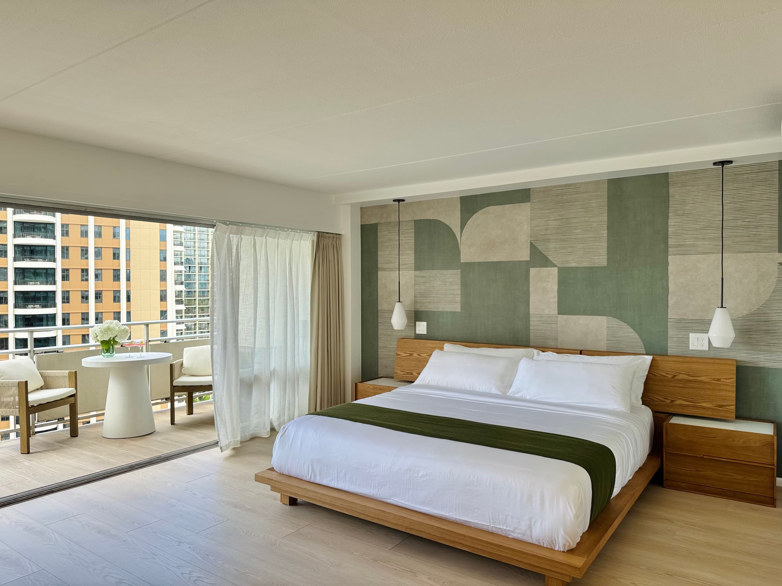 Condo in Honolulu · ★4.95 · 1 bedroom · 2 beds · 1 private bath - Image 11