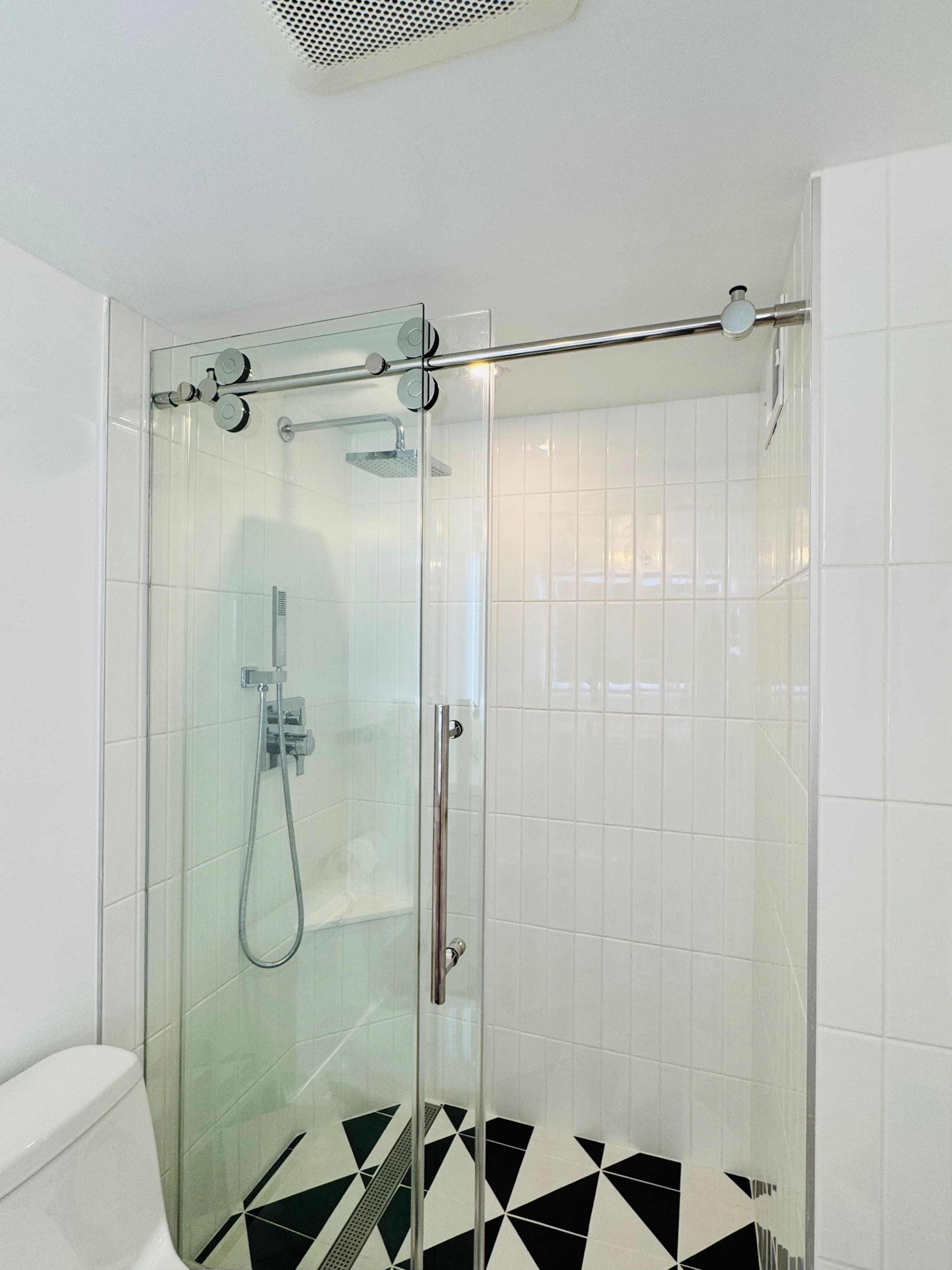 Condo in Honolulu · ★4.95 · 1 bedroom · 2 beds · 1 private bath - Image 25
