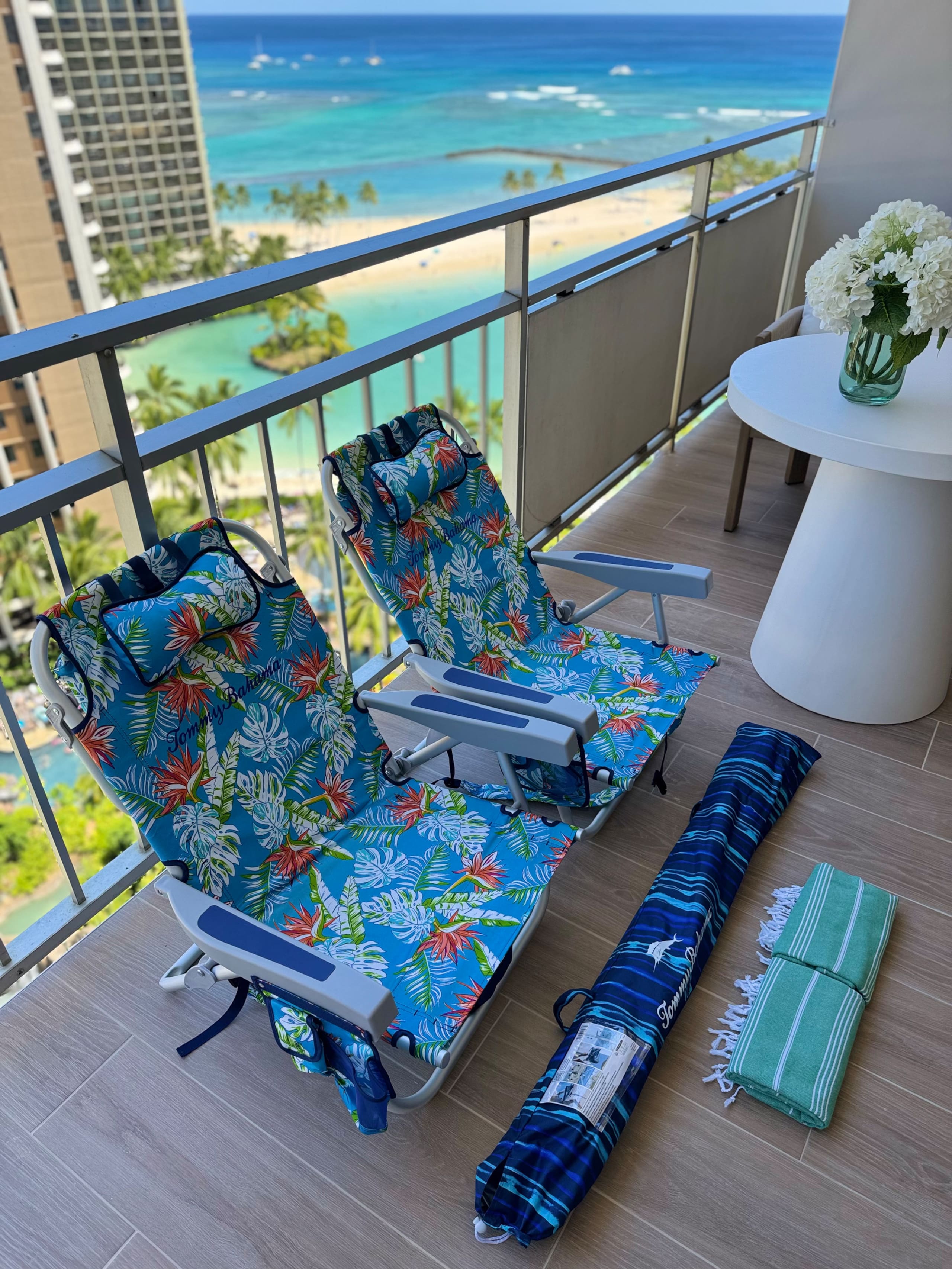 Condo in Honolulu · ★4.95 · 1 bedroom · 2 beds · 1 private bath - Image 37
