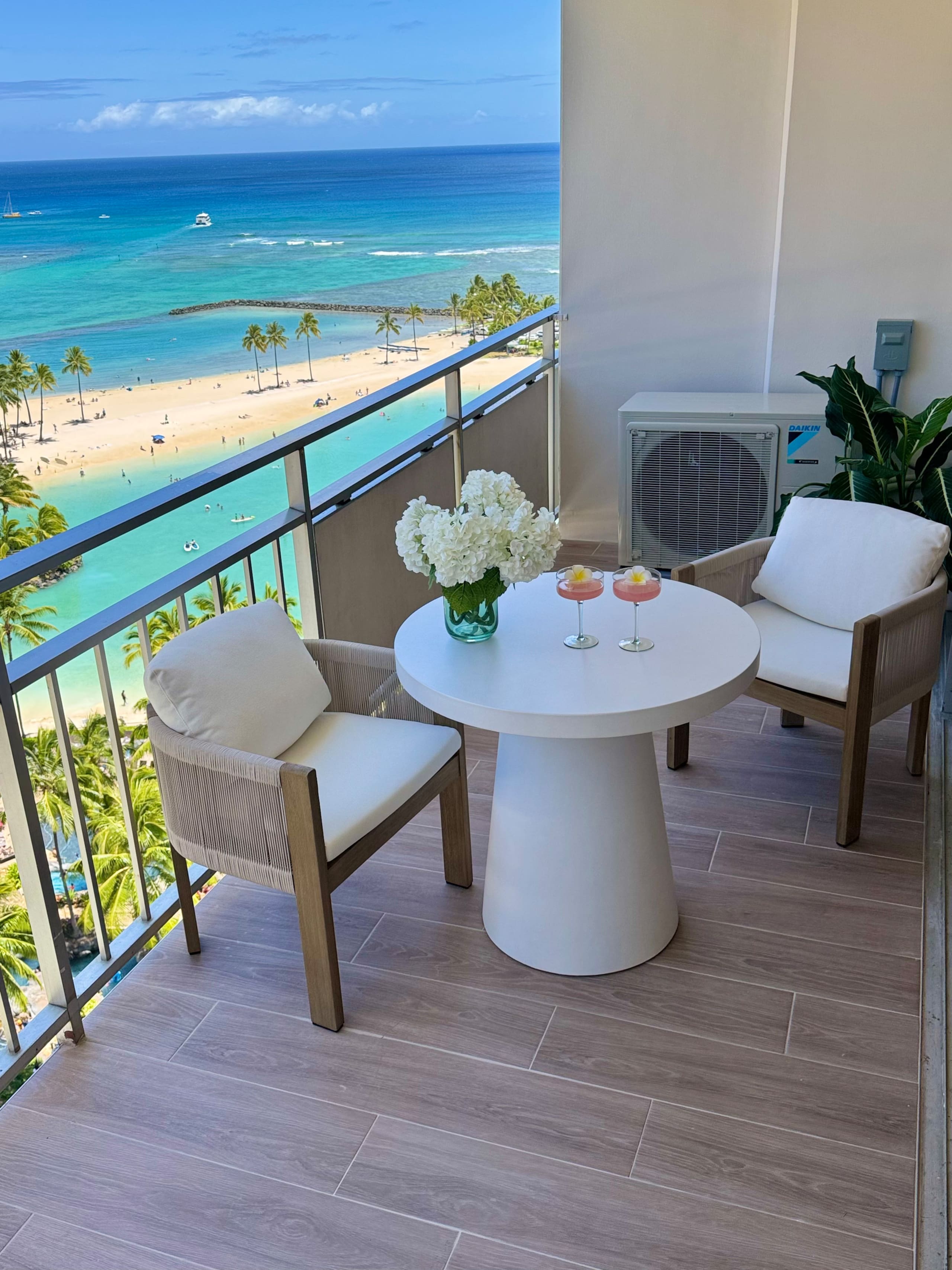 Condo in Honolulu · ★4.95 · 1 bedroom · 2 beds · 1 private bath - Image 5