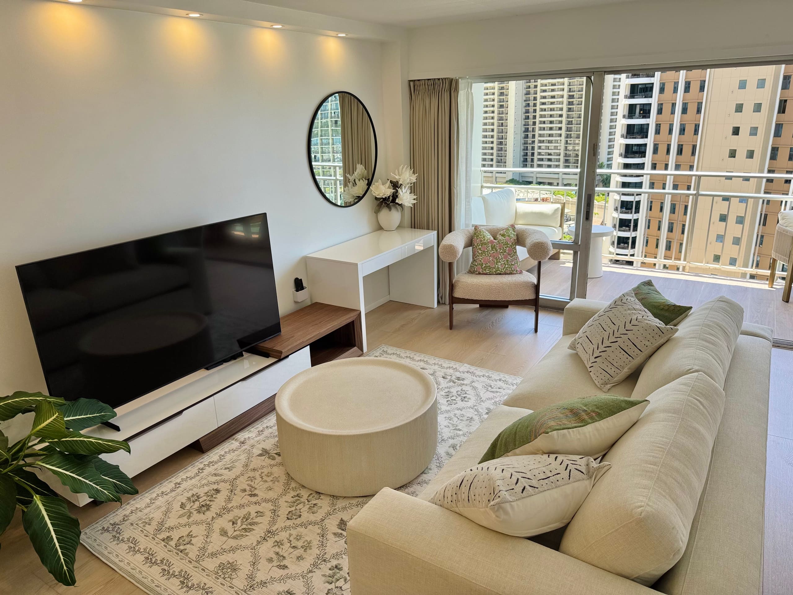 Condo in Honolulu · ★4.95 · 1 bedroom · 2 beds · 1 private bath - Image 17