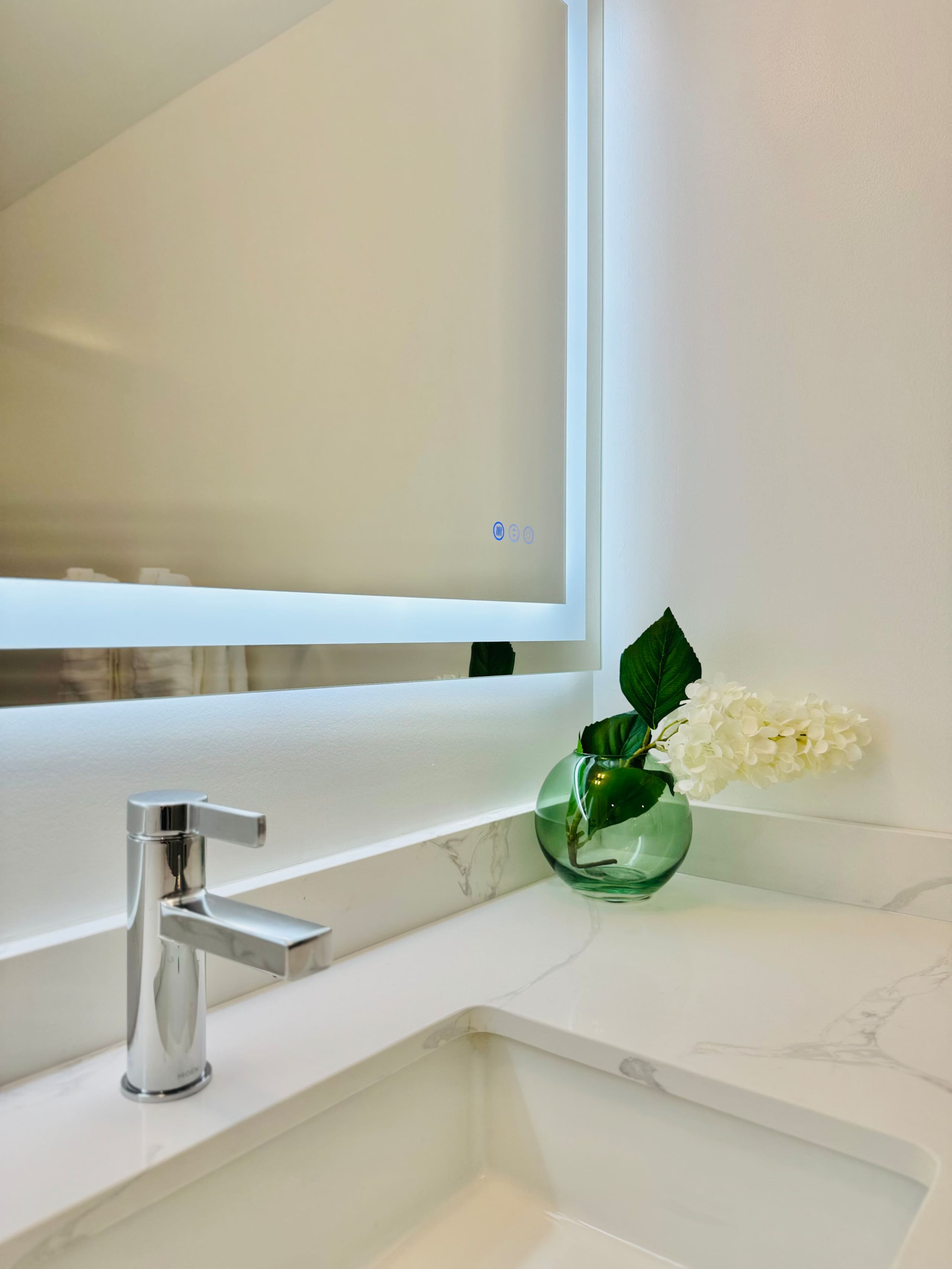 Condo in Honolulu · ★4.95 · 1 bedroom · 2 beds · 1 private bath - Image 26