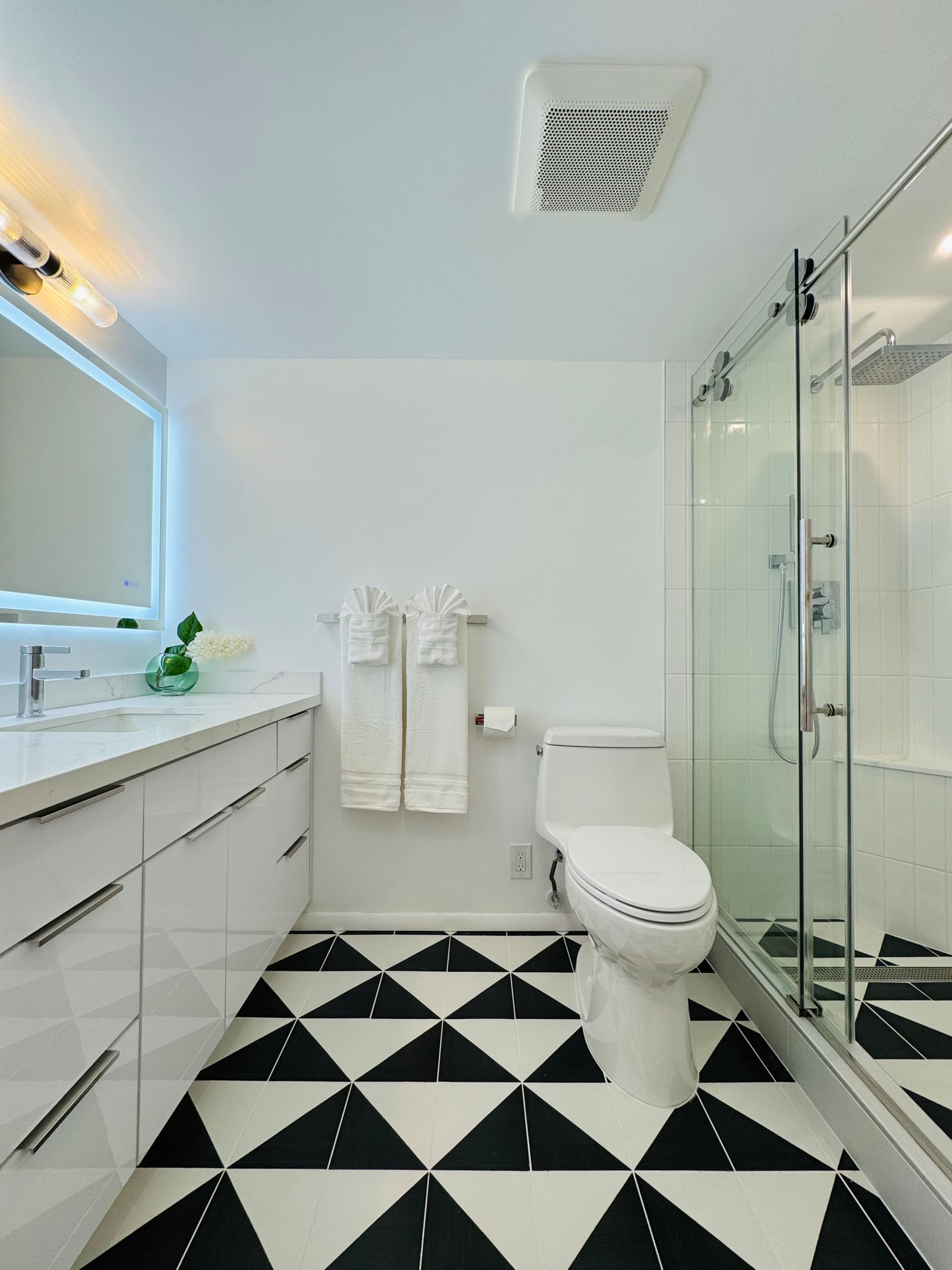 Condo in Honolulu · ★4.95 · 1 bedroom · 2 beds · 1 private bath - Image 22