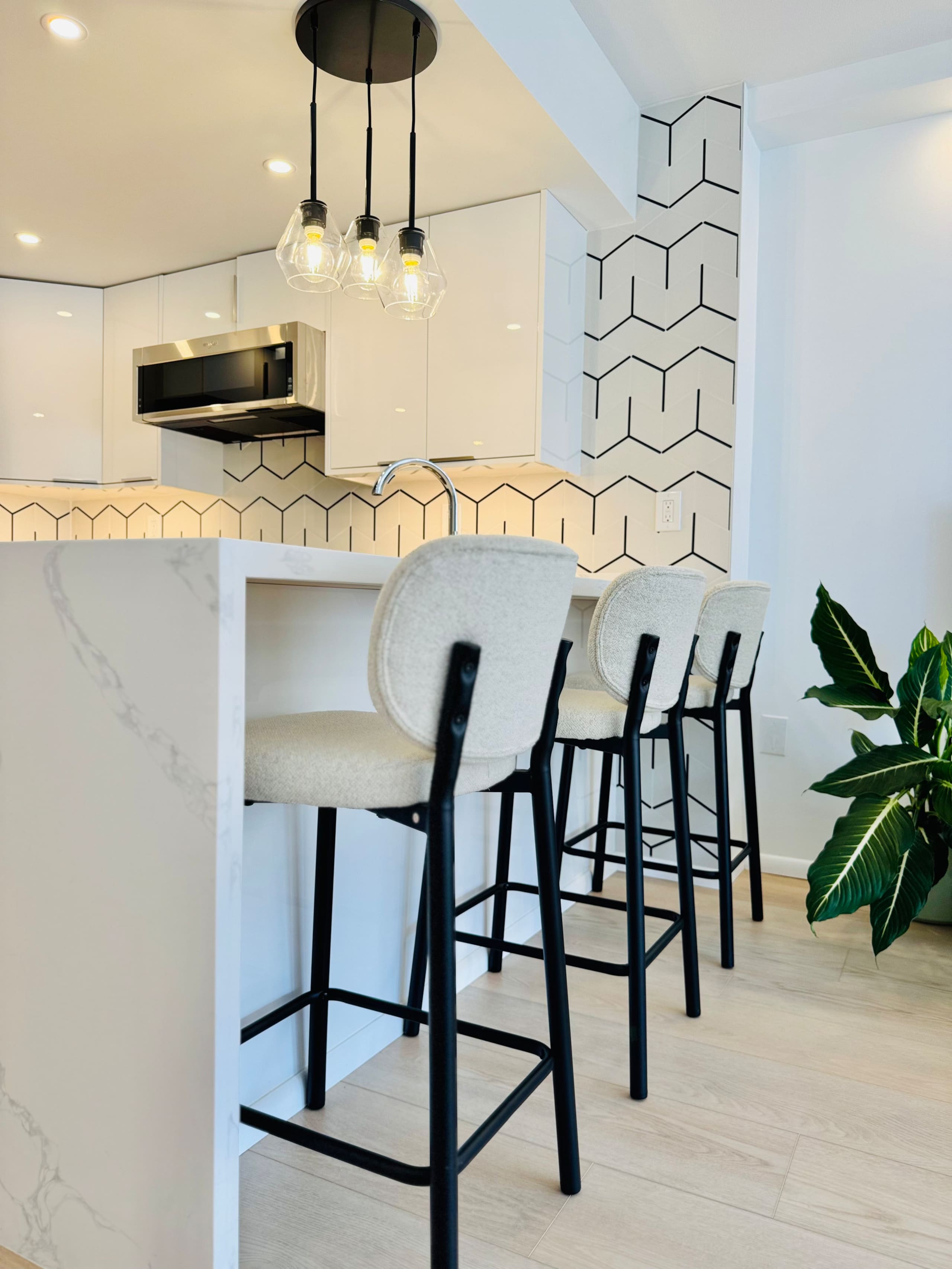 Condo in Honolulu · ★4.95 · 1 bedroom · 2 beds · 1 private bath - Image 30