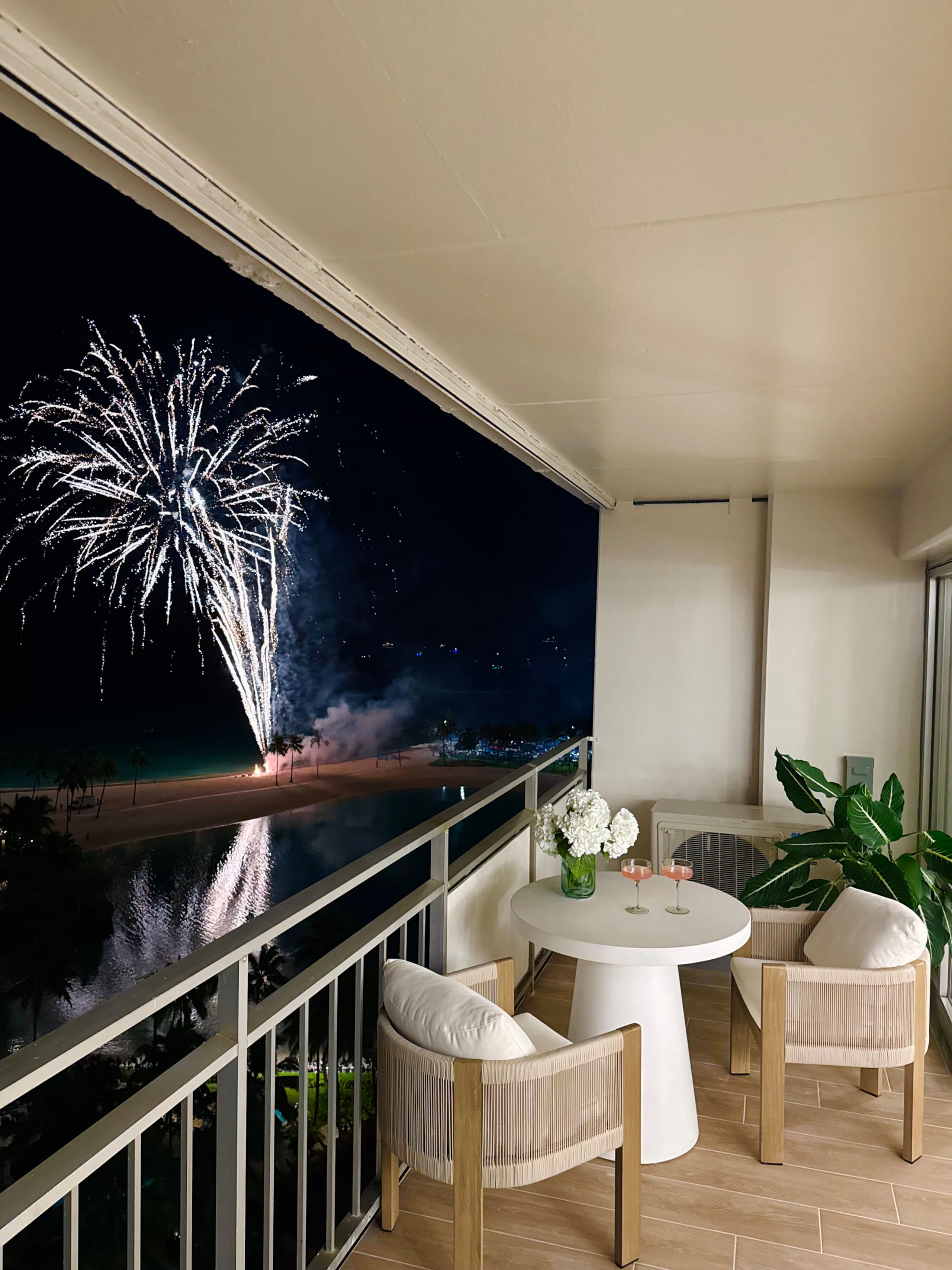 Condo in Honolulu · ★4.95 · 1 bedroom · 2 beds · 1 private bath - Image 8