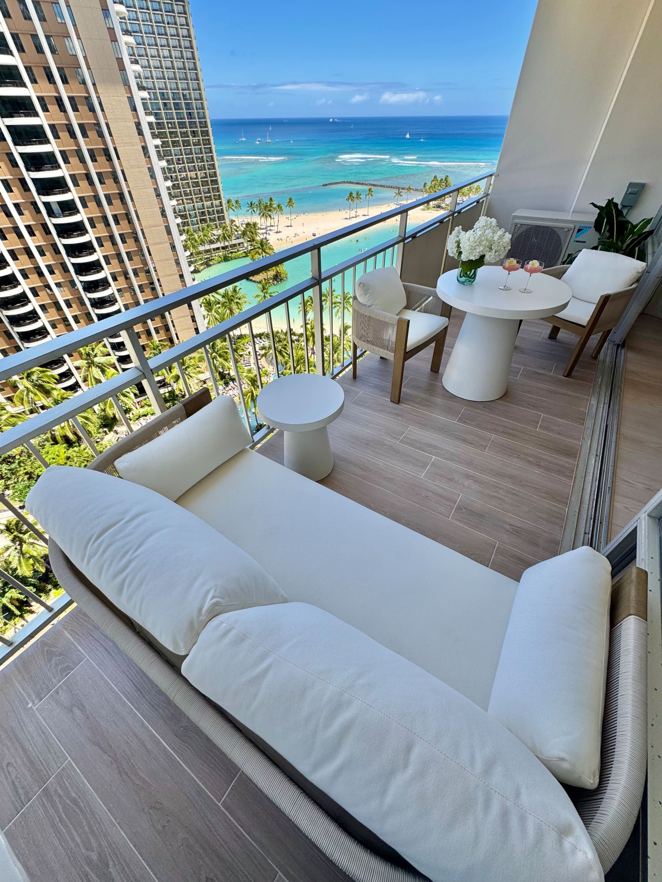 Condo in Honolulu · ★4.95 · 1 bedroom · 2 beds · 1 private bath - Image 7
