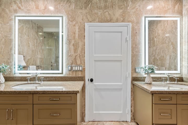 Chic and Spacious Home in Glendale