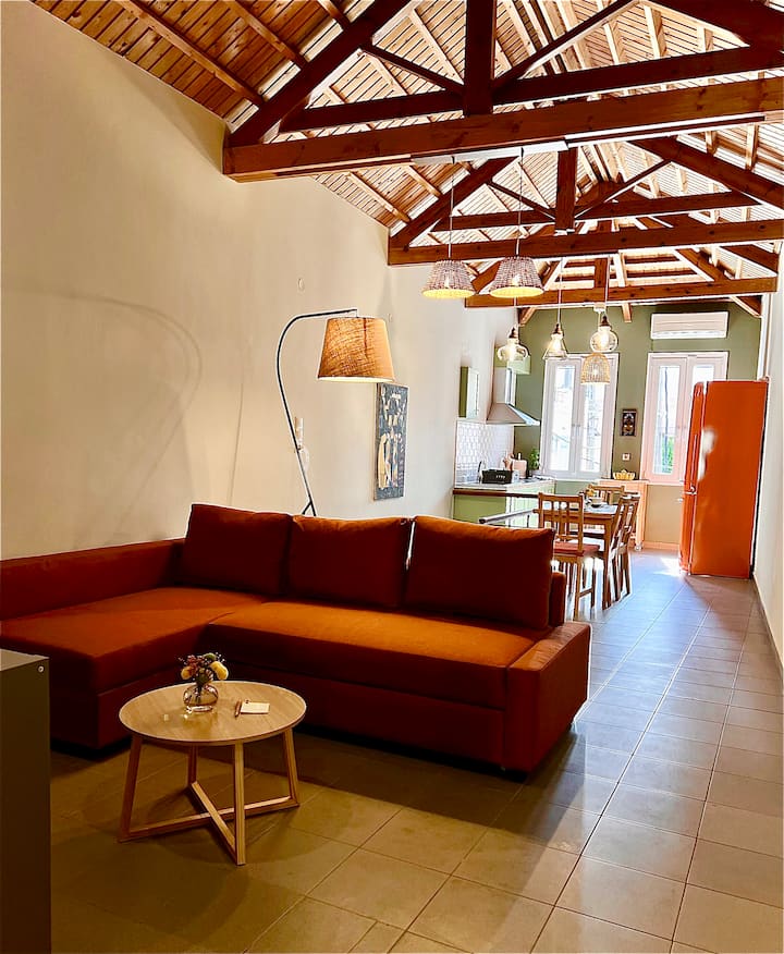 Iriki Loft ένας ατμοσφαιρικός ρετρό χώρος Μυτιλήνη - Митилины