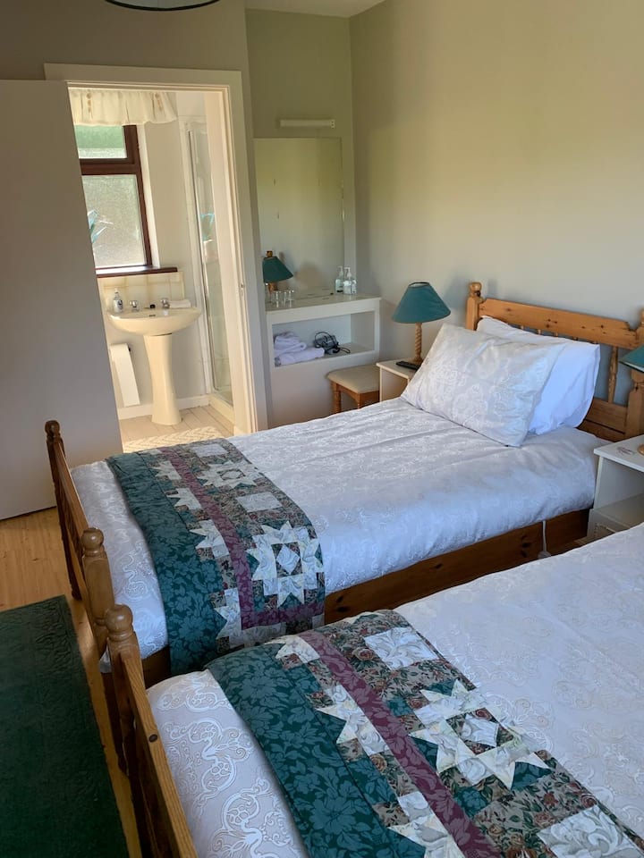 Bed & Breakfast, Gardens, Sauna; Ideally Located. - Knock