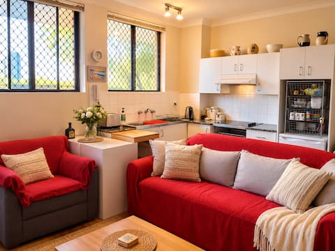 Successful Airbnb property: Central Sydney 1BR•Free secure parking•Near CBD in Redfern