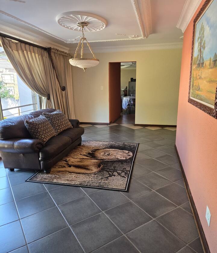 Spacious Secluded Home - White River
