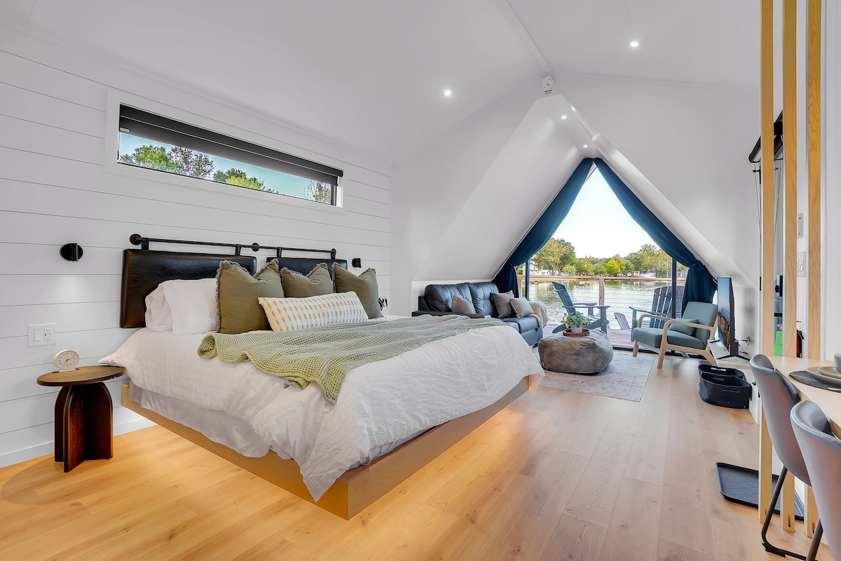 流木アート（ハウス）　RB-A A-Frame Studio w/ Ramp Entry at Red Run - Site 136 - Tiny houses