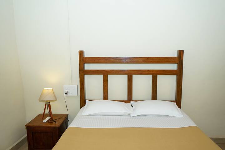 Bedroom 1 image 2