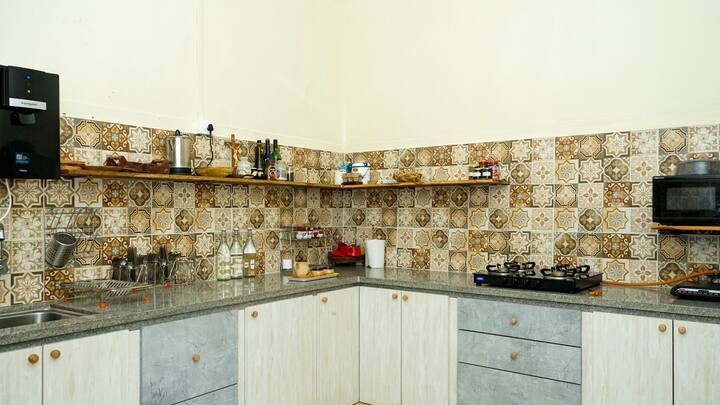 Kitchenette image 3