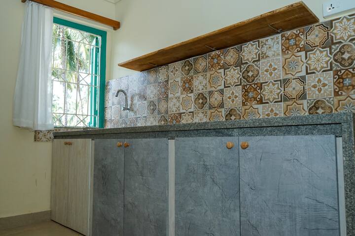 Kitchenette image 2