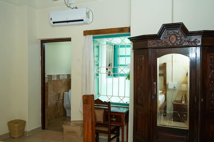 Dining area image 3