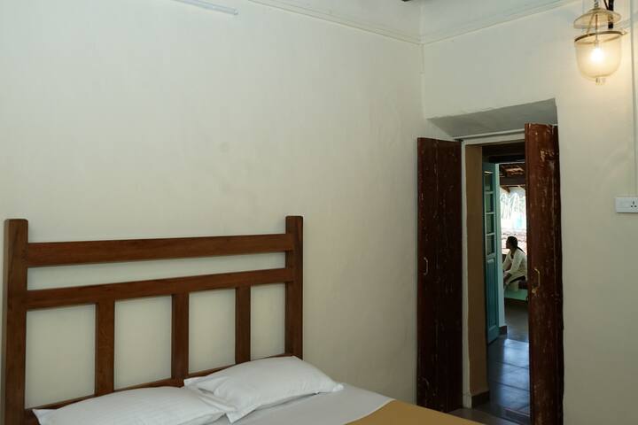 Bedroom 1 image 3