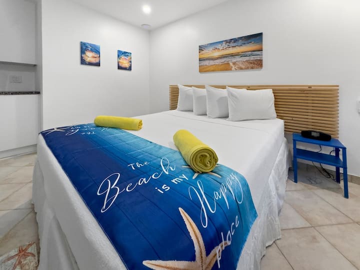 Modern Queen Studio + Kitchenette | Wi-fi - Hollywood, FL