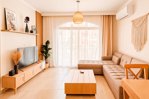 Poolside Comfort – Modern 1BR