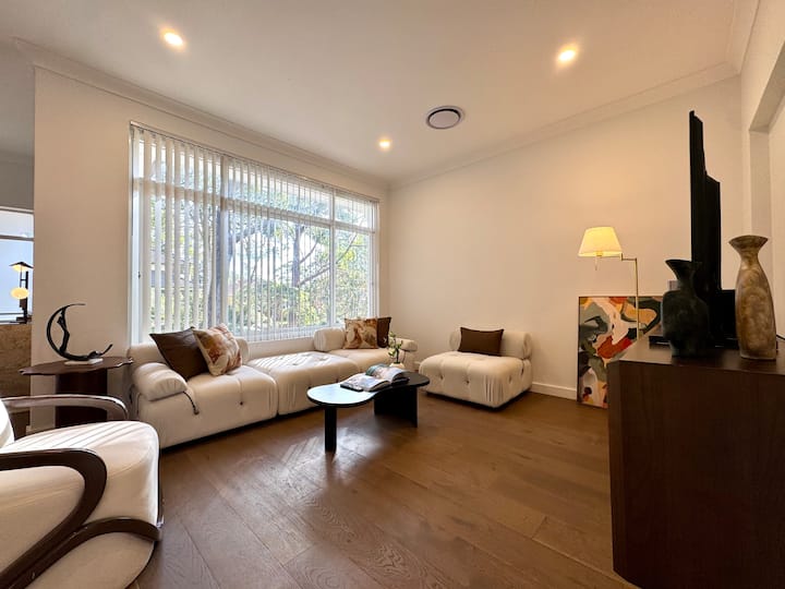 Spacious Renovated 3-bedroom House In Chatswood - Crows Nest