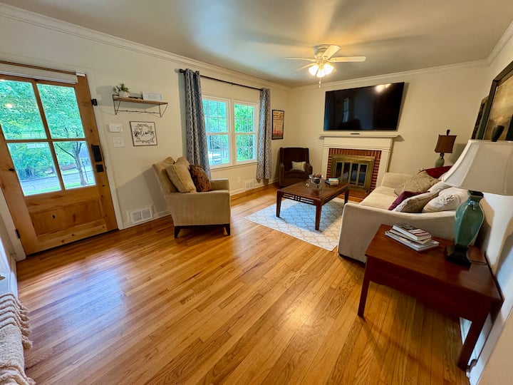 Five Points / Gameday Retreat W/ Game Room - Athens, GA