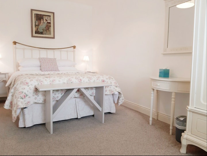 غرفة نوم في الطابق السفلي 