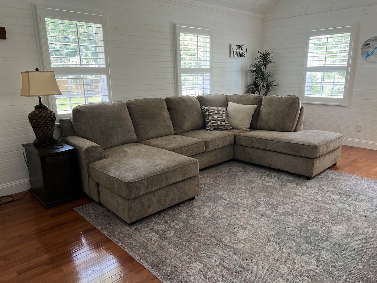 Successful Airbnb property: Drift & Dream Lake House in Guntersville