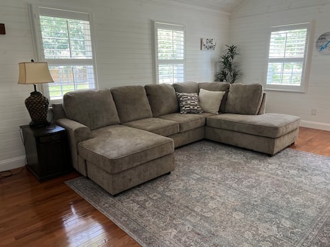 Successful Airbnb property: Drift & Dream Lake House in Guntersville
