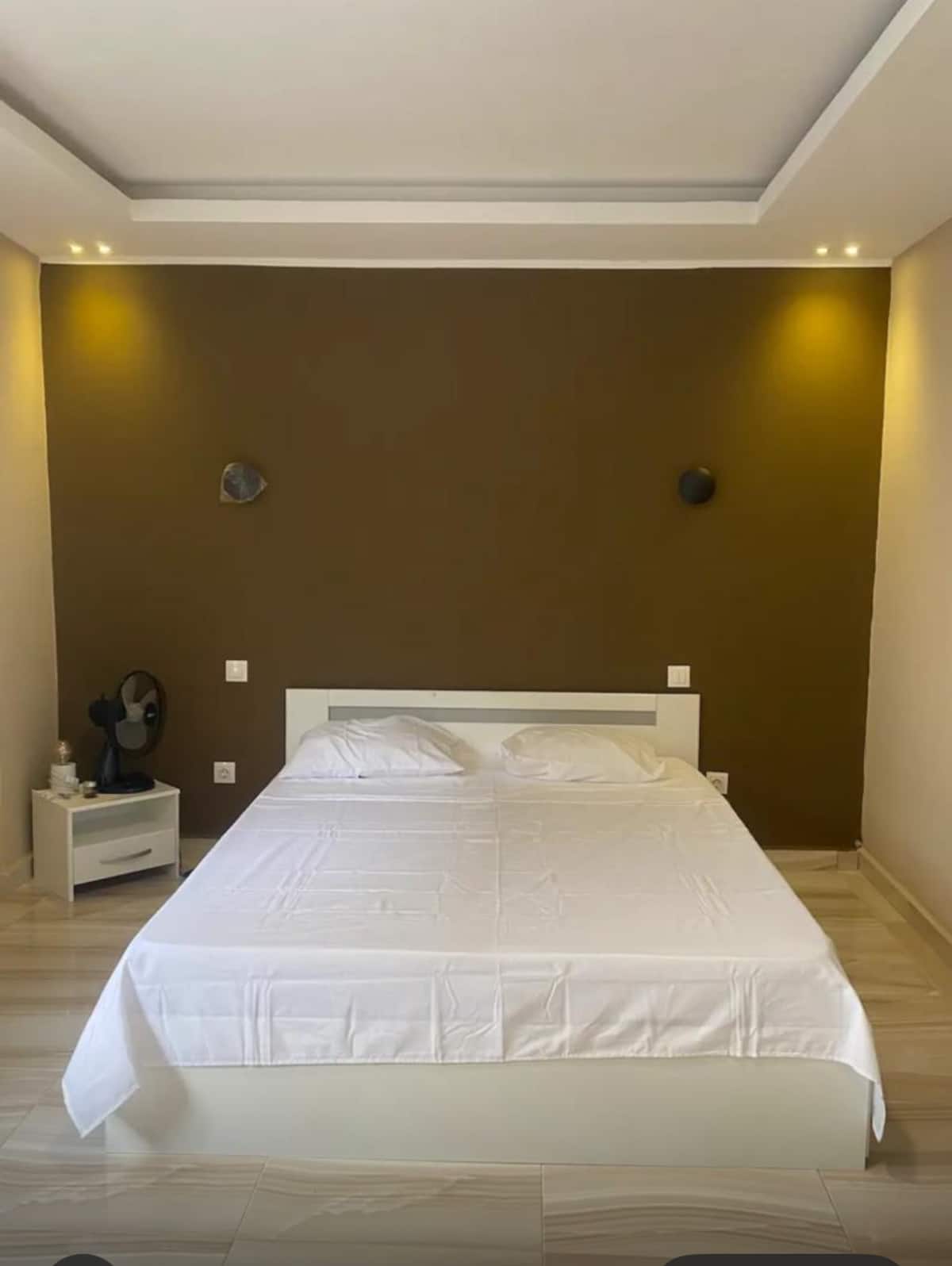 Appartement 3 chambres — suite parentale, vue piscine — Chambre 1