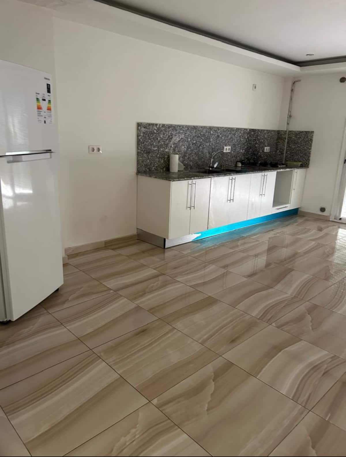 Appartement 3 chambres — suite parentale, vue piscine — Cuisine