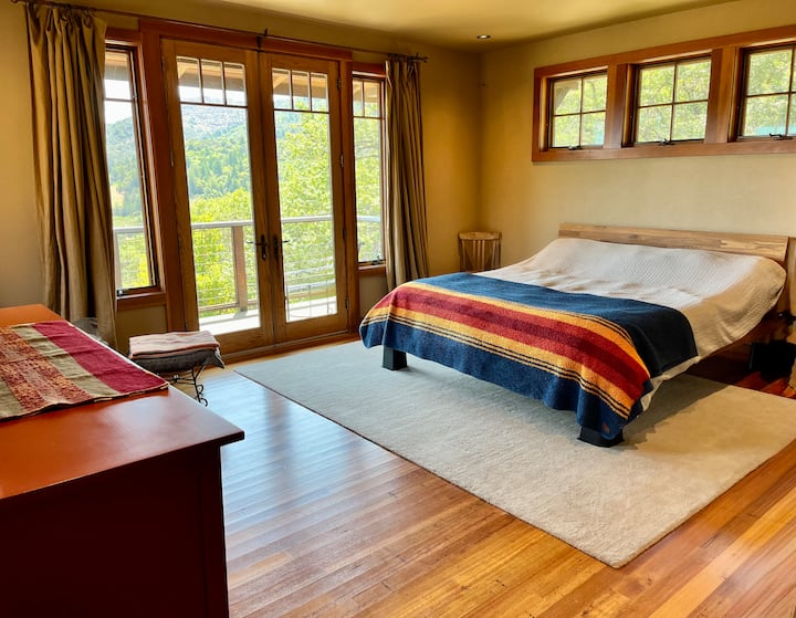 The Main House - Main Bedroom