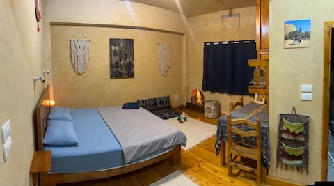 Fireplace ensuite double room in quiet palm grove