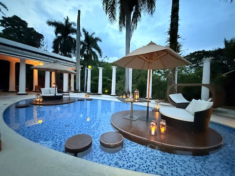 Boutique House: Events Room-8 Rooms-AC- 25 people