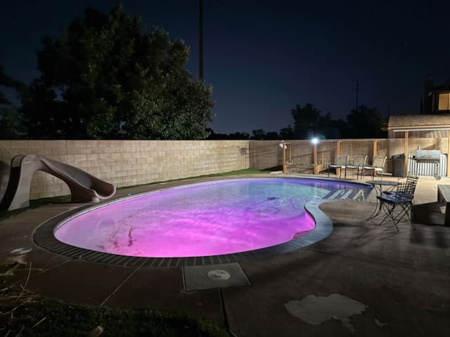 Pool Home near Golf course in Palmdale