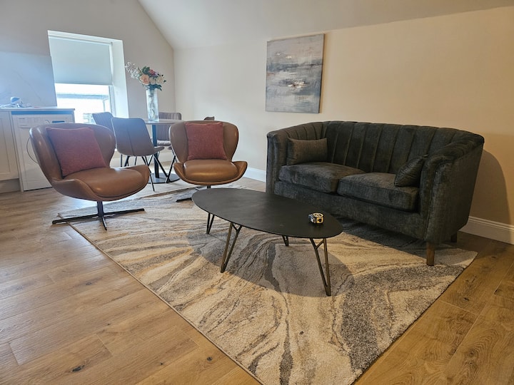 The Vibe (5) Best Location. Heart Of City - Oranmore