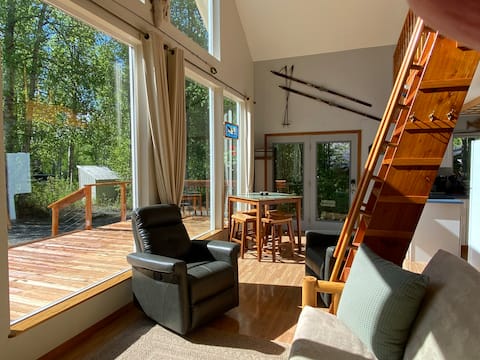 Top Airbnb: Crystal Lake Cabin Retreat in Mat / Su Valley