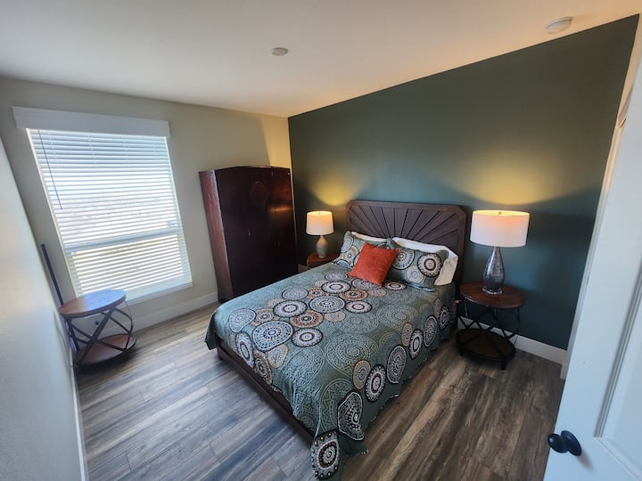 Guest Room 2  Queen Bed.