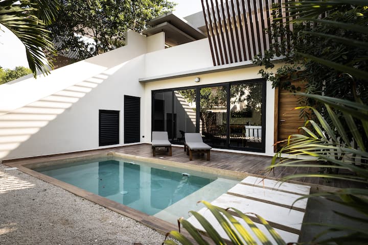 Modern Villa W/ Pool, Jacuzzi, Rooftop | Sleeps 12 - Tulum