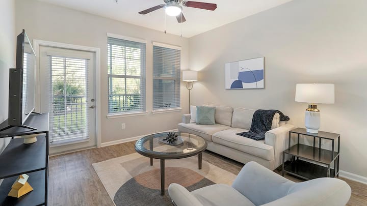 Landing | Beautiful 1bd, Clubhouse, Pool - Wesley Chapel, FL
