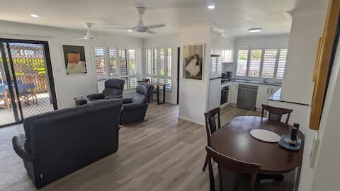 Top performing Airbnb: Stylish Retreat in Frenchville EV Charger Type 2 in Rockhampton Regional