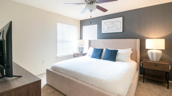 Landing | Modern 2bd, Gym, Pool - Broken Arrow, OK