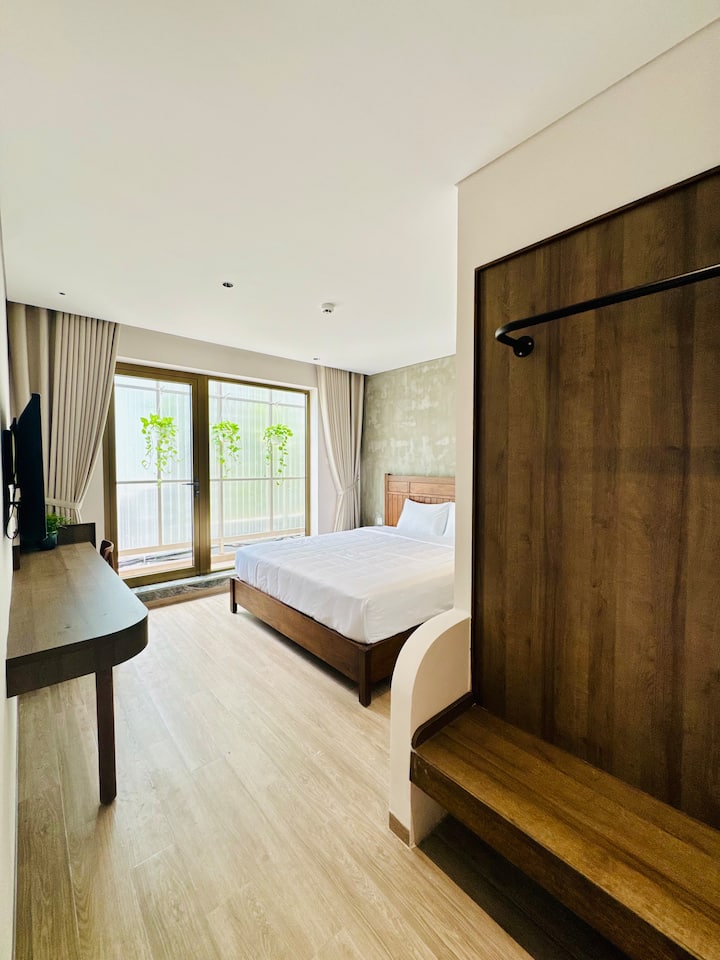 Ცალკე ჩაკეტილი საძინებელი, ცალკე აივანი და სააბაზანო